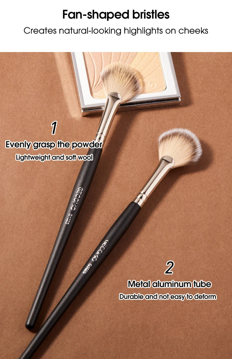 Soft Powder Blush & Highlighter Makeup Brush