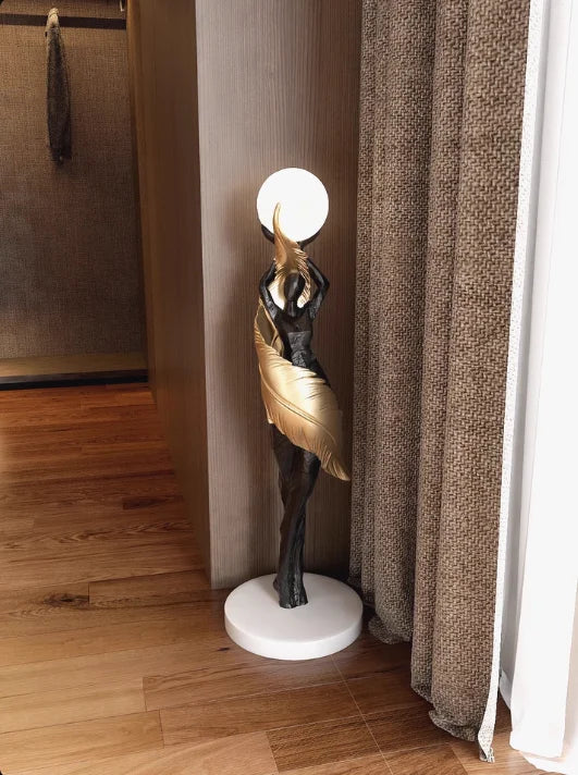 Sculptural Resin Lamp – 85 cm LED Accent