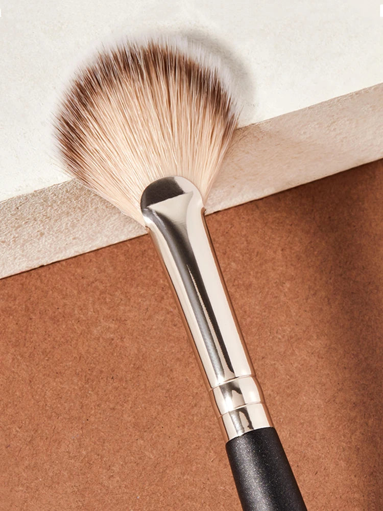 Soft Powder Blush & Highlighter Makeup Brush