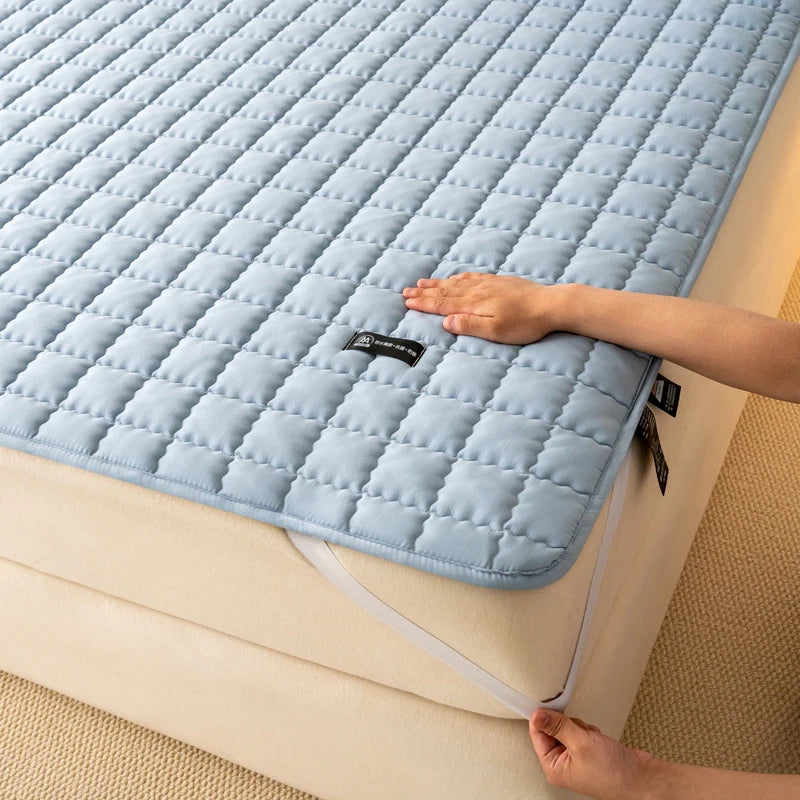 Waterproof Antimicrobial Mattress Protector – Hypoallergenic, Noiseless, Elastic Straps, Thin Cover