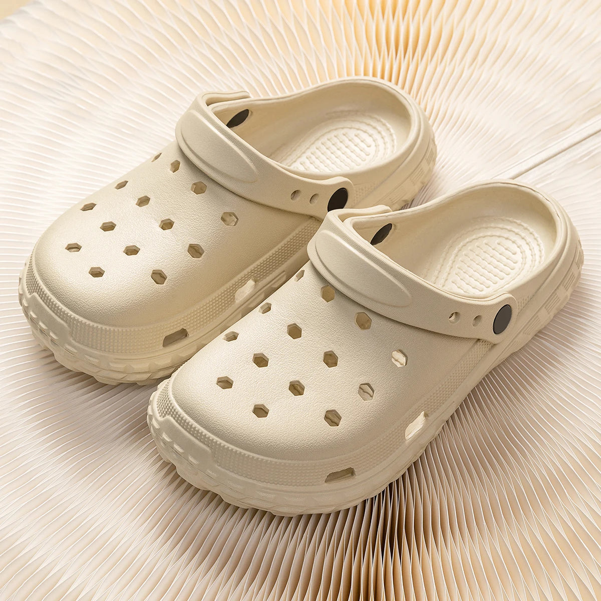 Unisex Closed-Toe Hole Shoes – Non-Slip Thick Soft Sole Beach Sandals