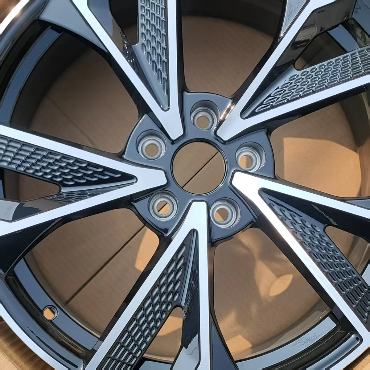 Five-Spoke Alloy Wheels – Black & Machined Finishes