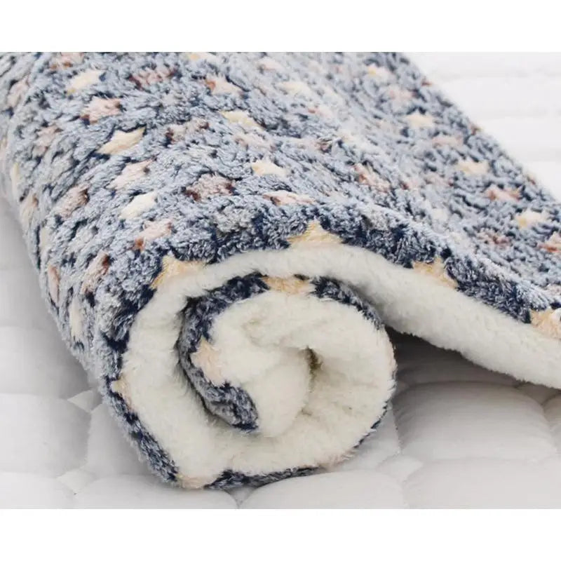 Bear Pattern Pet Sleeping Mat – Soft Thickened Fleece Dog & Cat Bed Blanket Pad, Washable