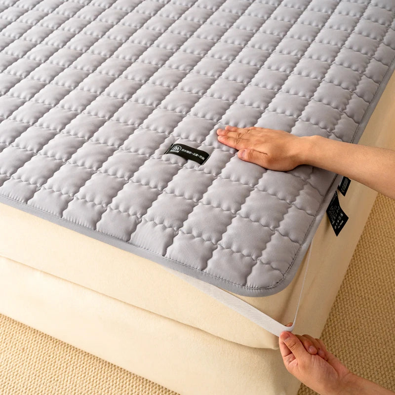 Waterproof Antimicrobial Mattress Protector – Hypoallergenic, Noiseless, Elastic Straps, Thin Cover