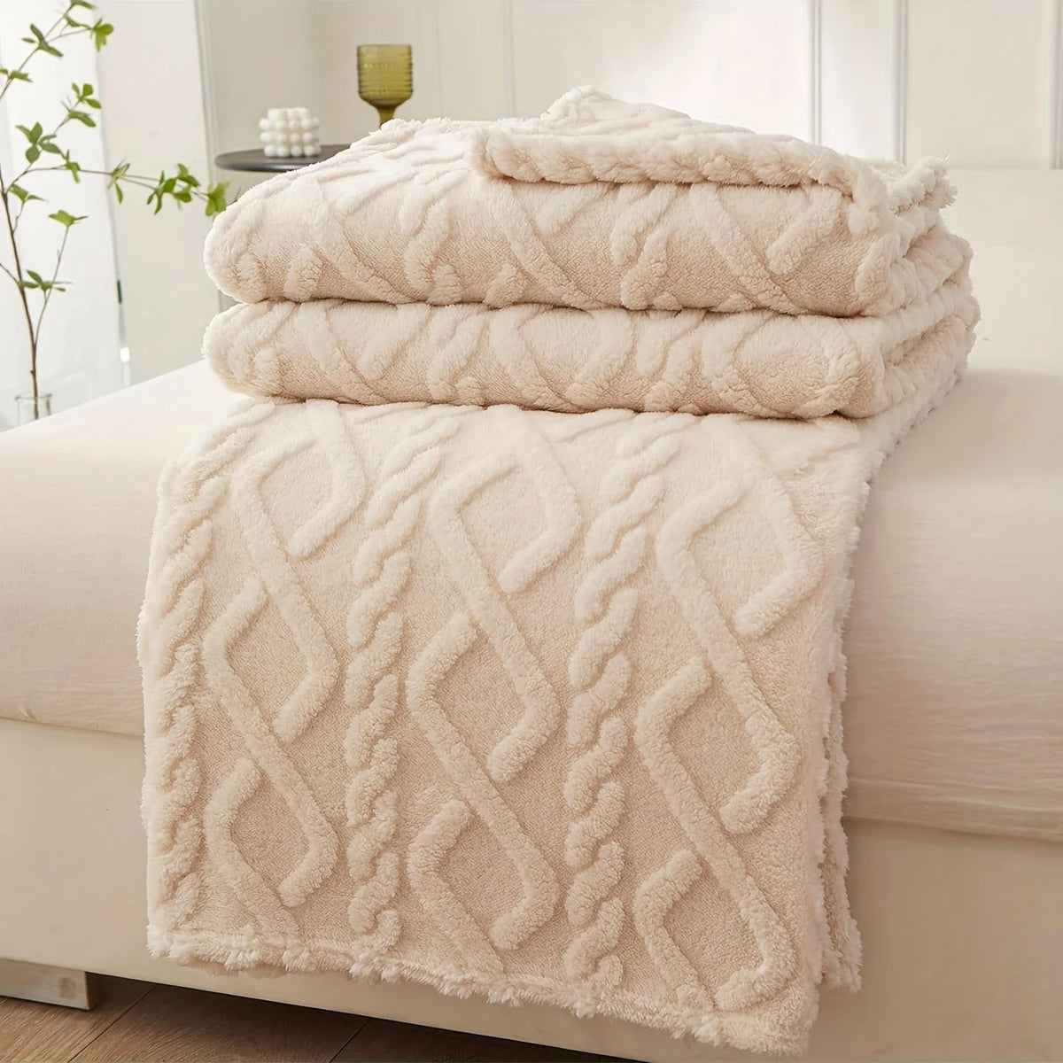 Single-Layer Coral Fleece Blanket – Lightweight Multi-Purpose Bed Cover, Sofa Cover & Nap Blanket