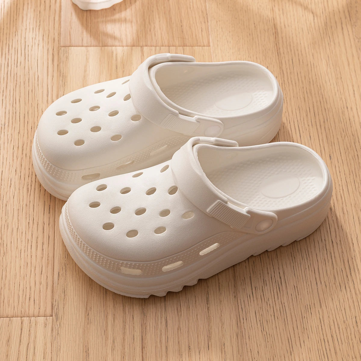 Unisex Closed-Toe Hole Shoes – Non-Slip Thick Soft Sole Beach Sandals