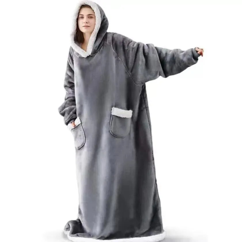 Long Wearable Fleece Blanket – Oversized Comfort with Sleeves