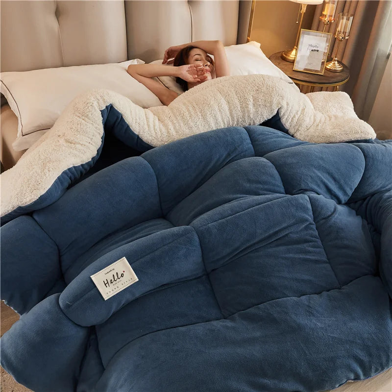 Thick Winter Fleece Blanket – Plush Faux Lamb Comfort