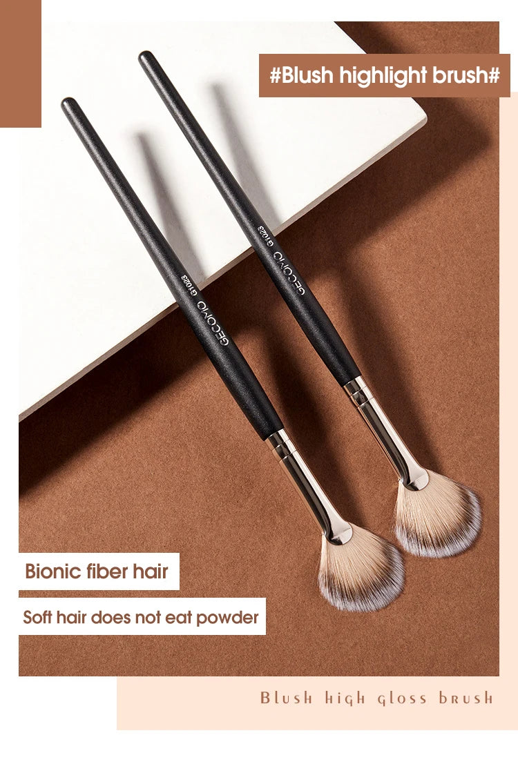 Soft Powder Blush & Highlighter Makeup Brush