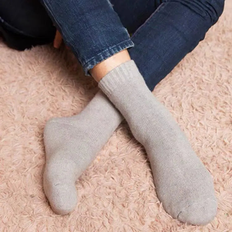 Thick Wool-Blend Winter Socks in Solid Colors