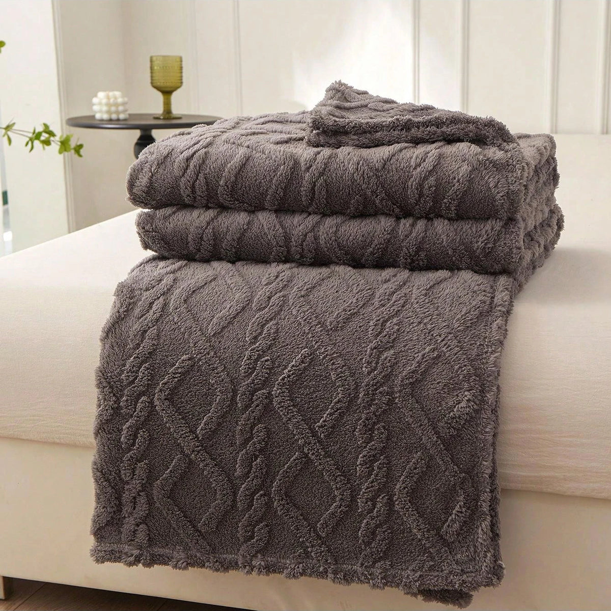 Single-Layer Coral Fleece Blanket – Lightweight Multi-Purpose Bed Cover, Sofa Cover & Nap Blanket