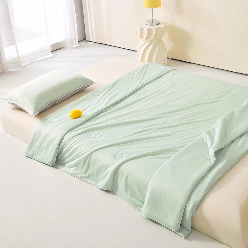 Ice Silk Cooling Blanket – Lightweight Smooth Summer Comforter, Twin & King, Air Condition Quilt