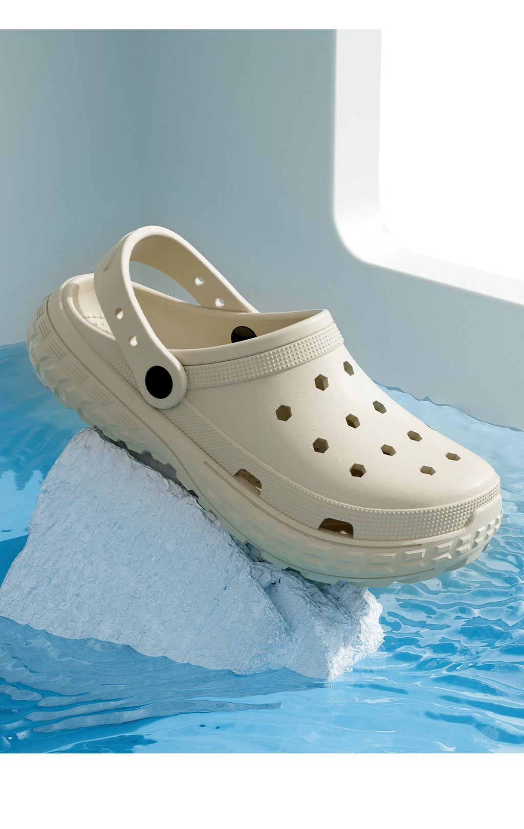 Unisex Closed-Toe Hole Shoes – Non-Slip Thick Soft Sole Beach Sandals