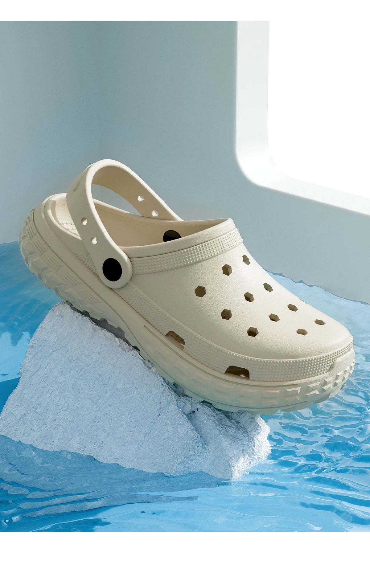 Unisex Closed-Toe Hole Shoes – Non-Slip Thick Soft Sole Beach Sandals