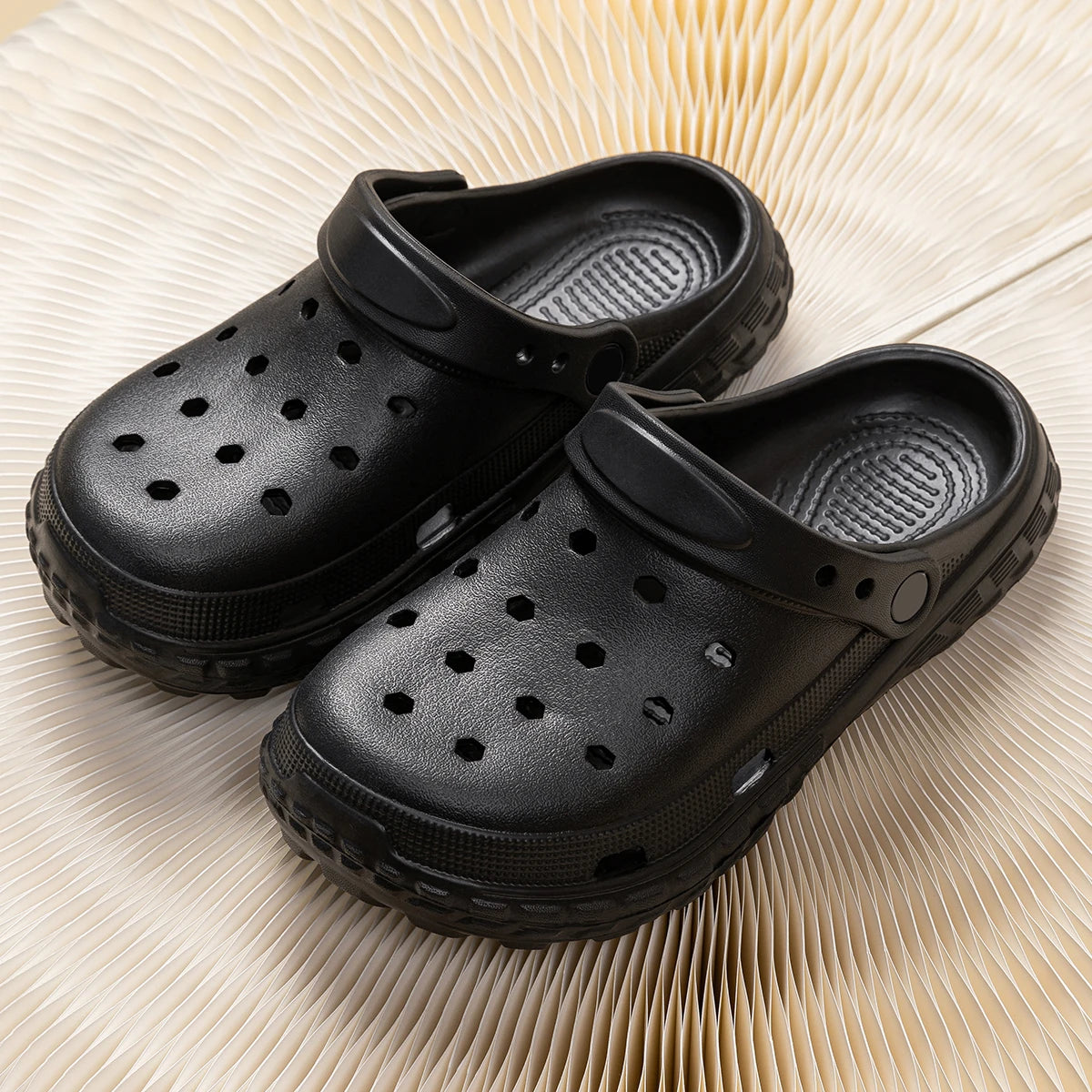 Unisex Closed-Toe Hole Shoes – Non-Slip Thick Soft Sole Beach Sandals