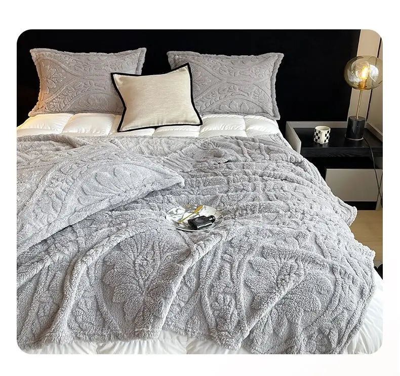 Floral Fleece Blanket – Plush Comfort for Sofa & Bed