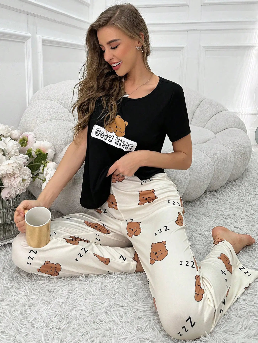 2-Piece Set of Women's Four-Season Pajamas, Casual and Cute Cartoon Print Short-Sleeved Long Pants Pajama Set