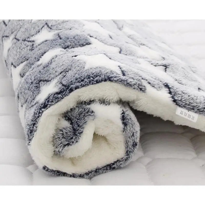 Bear Pattern Pet Sleeping Mat – Soft Thickened Fleece Dog & Cat Bed Blanket Pad, Washable