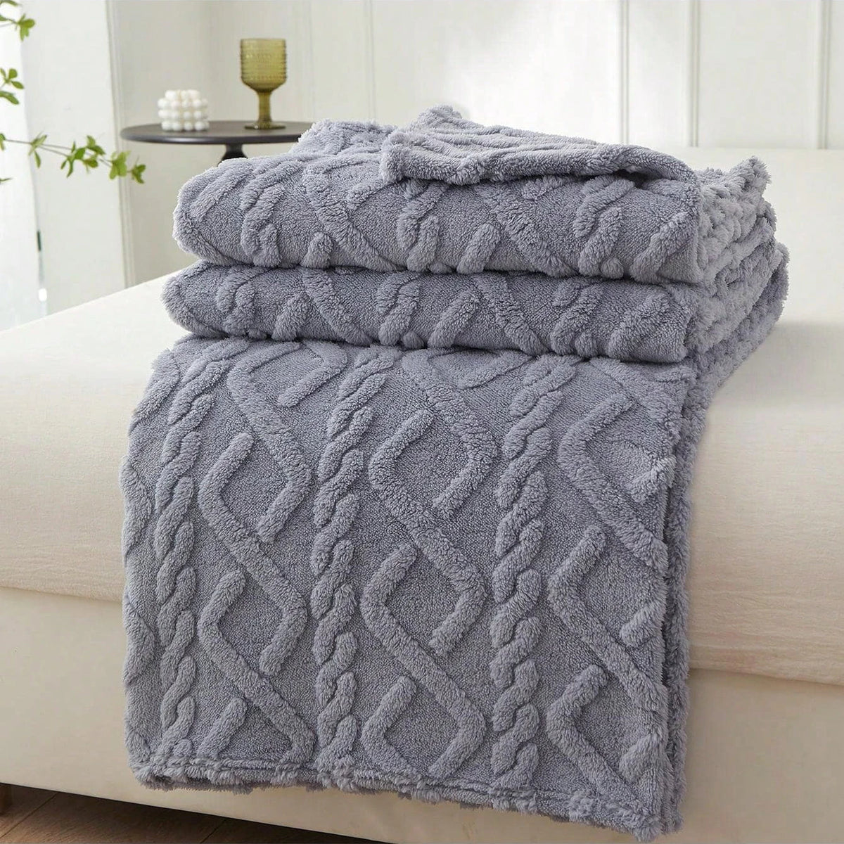 Single-Layer Coral Fleece Blanket – Lightweight Multi-Purpose Bed Cover, Sofa Cover & Nap Blanket