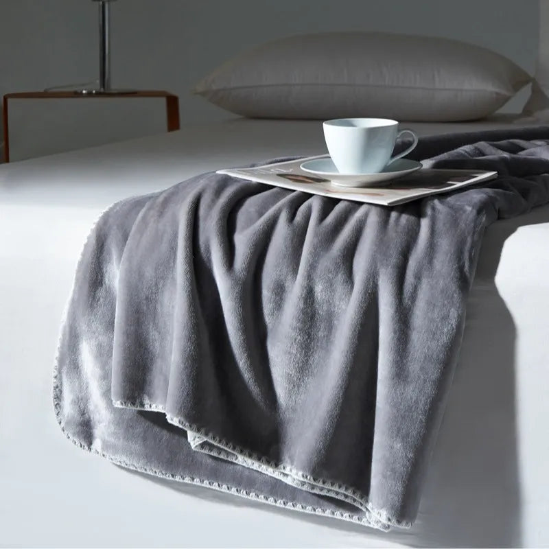 Shell Edge Milk Velvet Blanket – European Solid Color Silky Bedspread for All Seasons