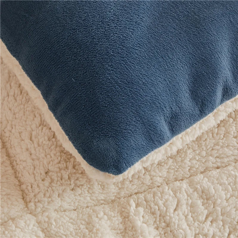 Thick Winter Fleece Blanket – Plush Faux Lamb Comfort