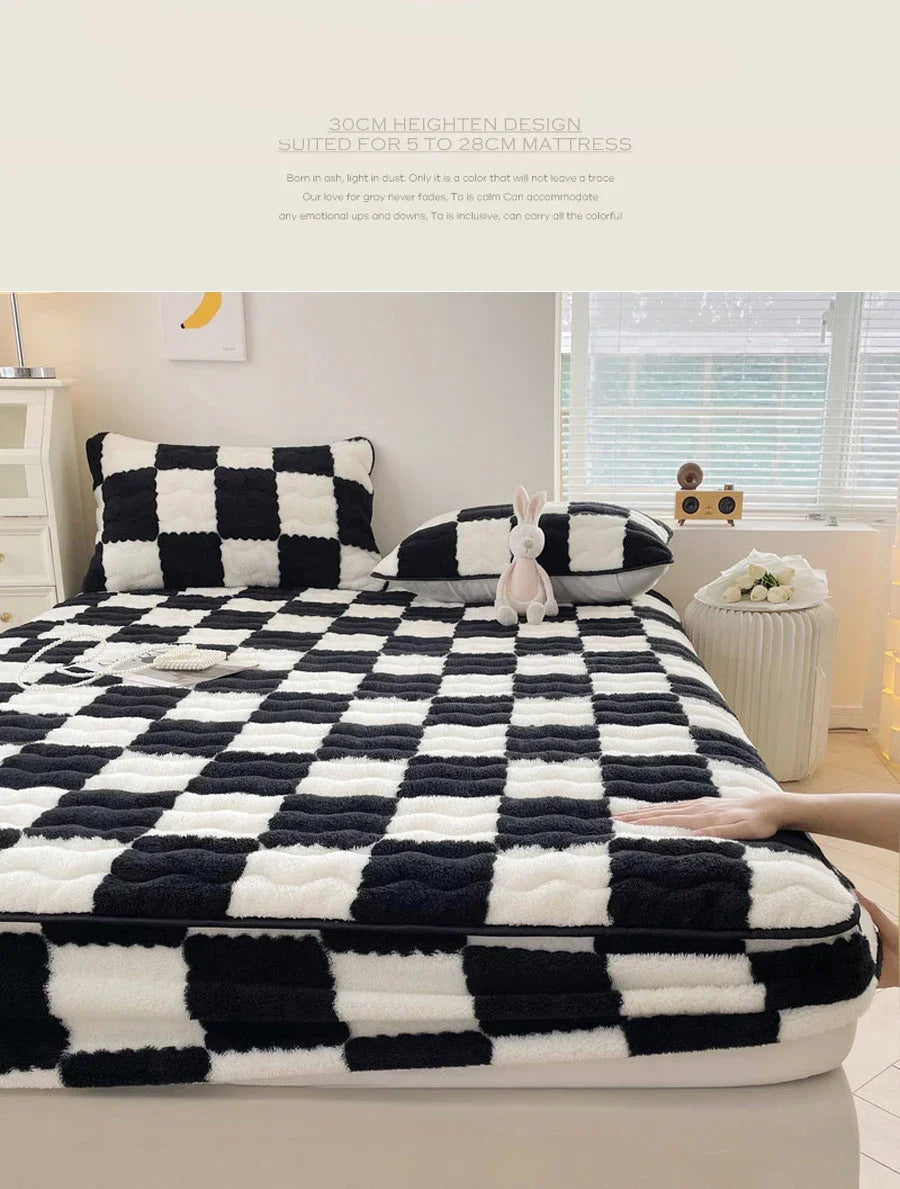 WASART Plush Warm Mattress Protector – Black & White Plaid Elastic Fitted Bed Pad
