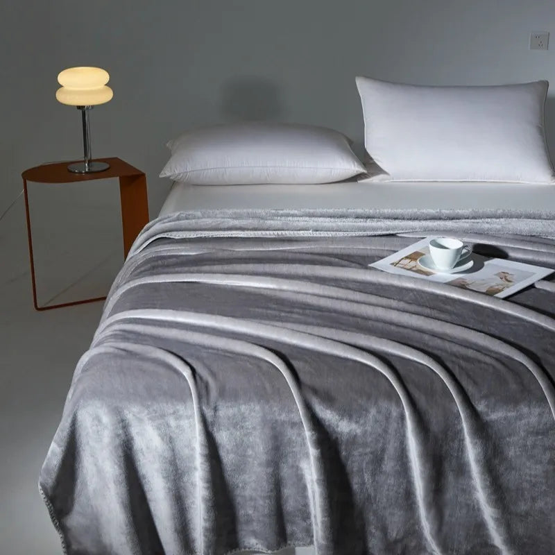 New Shell Edge Milk Velvet Blanket European Solid Color Flannel Warm Blankets Silky Multifunctional Bedspreads for All Seasons