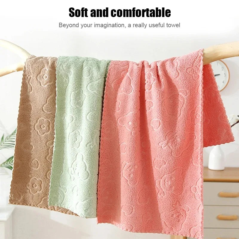 5-Piece Coral Fleece Quick-Drying Face Towels — Soft, Absorbent, Fun Christmas Design for Home & Kitchen