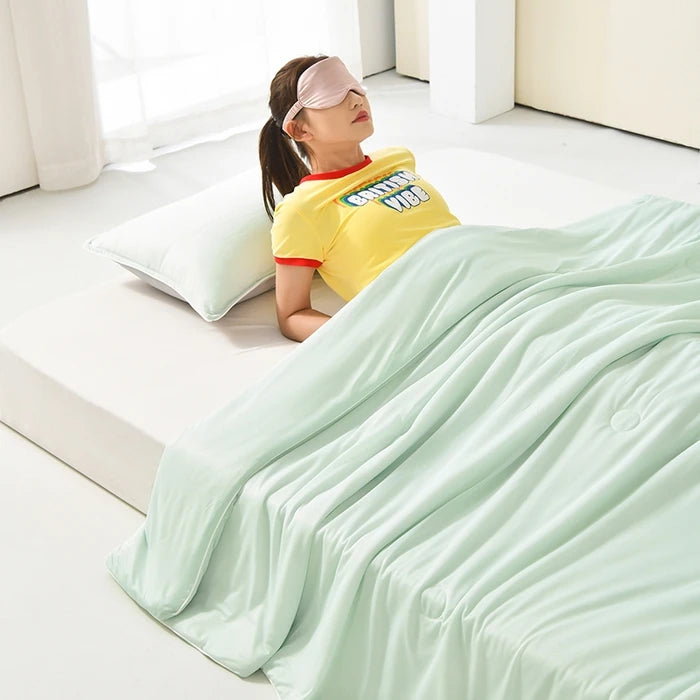 Ice Silk Cooling Blanket – Lightweight Smooth Summer Comforter, Twin & King, Air Condition Quilt