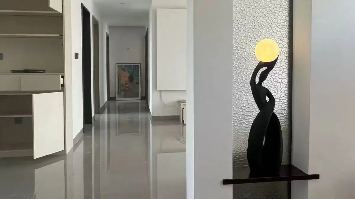 Sculptural Floor Lamp – 82 cm Black or Black-Gold