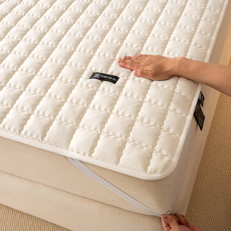 Waterproof Antimicrobial Mattress Protector – Hypoallergenic, Noiseless, Elastic Straps, Thin Cover