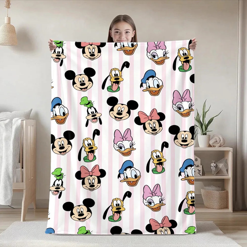 Minnie Mouse Throw Blanket – Cute Soft Flannel for Bed, Sofa, Camping & Travel, Gift