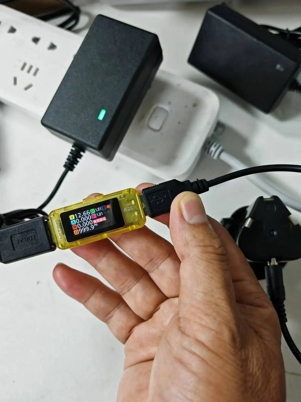 18650 Lithium Battery Charger – 12.6V 2A & 21V 1A for Screwdriver & Wrench Battery Packs (DC 5.5mm)