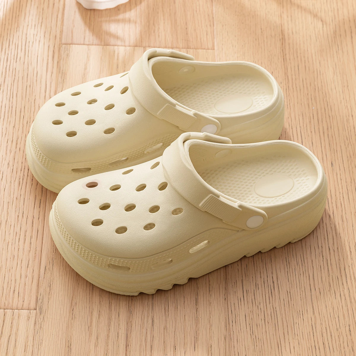 Unisex Closed-Toe Hole Shoes – Non-Slip Thick Soft Sole Beach Sandals