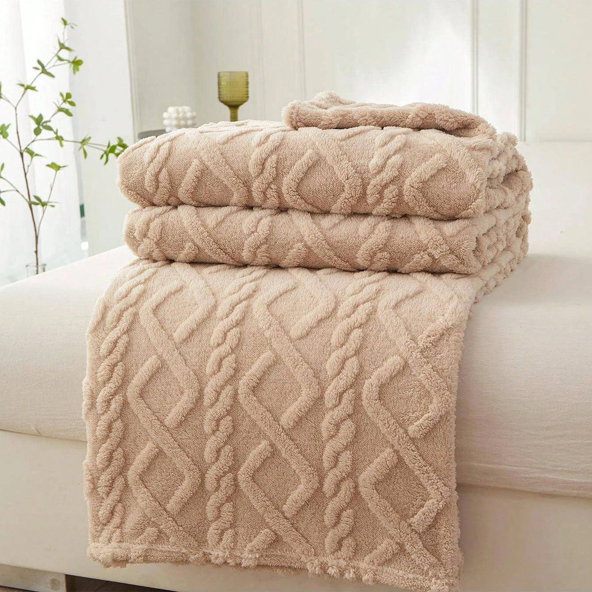 Single-Layer Coral Fleece Blanket – Lightweight Multi-Purpose Bed Cover, Sofa Cover & Nap Blanket