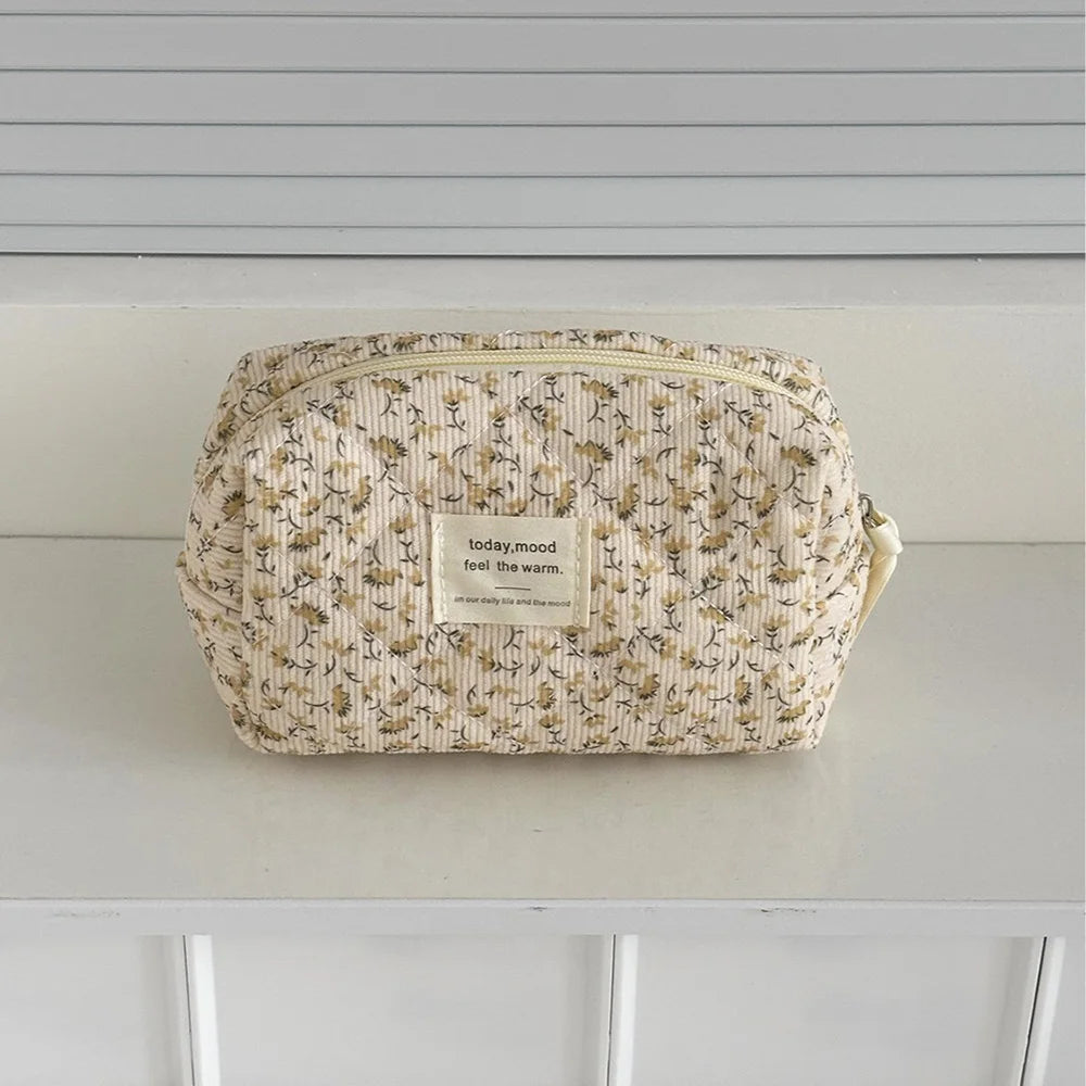 Vintage Floral Quilted Cosmetic Bag – Large Capacity Travel Makeup Organizer & Handbag Gift
