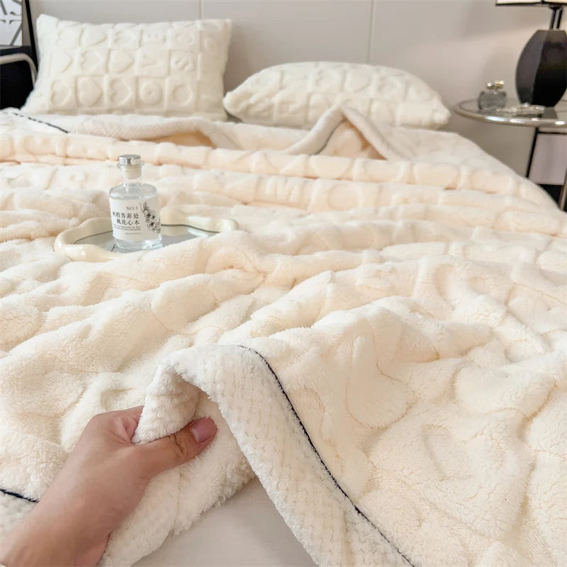 Heart Pattern Fleece Blanket – Cozy Throw & Bedding Sets
