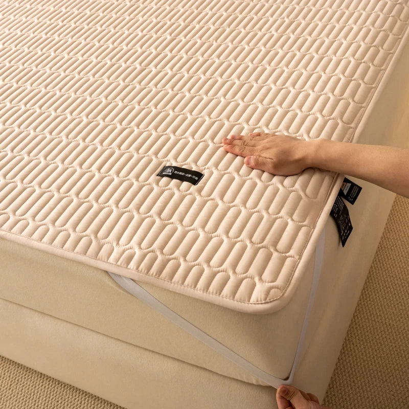 Waterproof Antimicrobial Mattress Protector – Hypoallergenic, Noiseless, Elastic Straps, Thin Cover