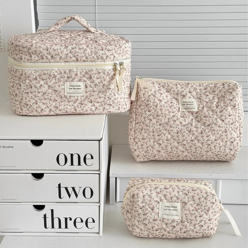 Vintage Floral Quilted Cosmetic Bag – Large Capacity Travel Makeup Organizer & Handbag Gift