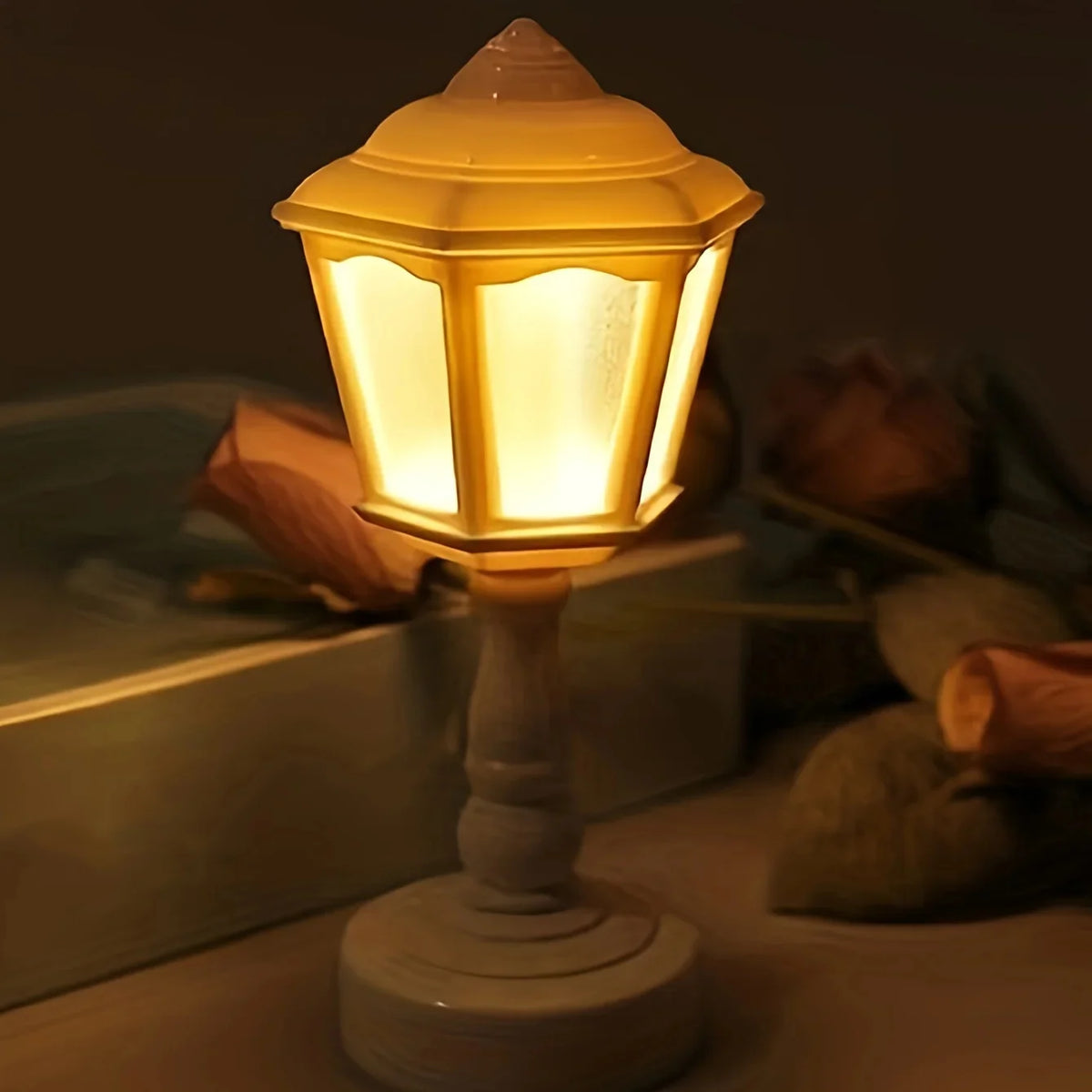 Flower Bud Table Lamp – Battery-Powered LED Accent