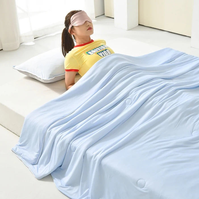 Ice Silk Cooling Blanket – Lightweight Smooth Summer Comforter, Twin & King, Air Condition Quilt
