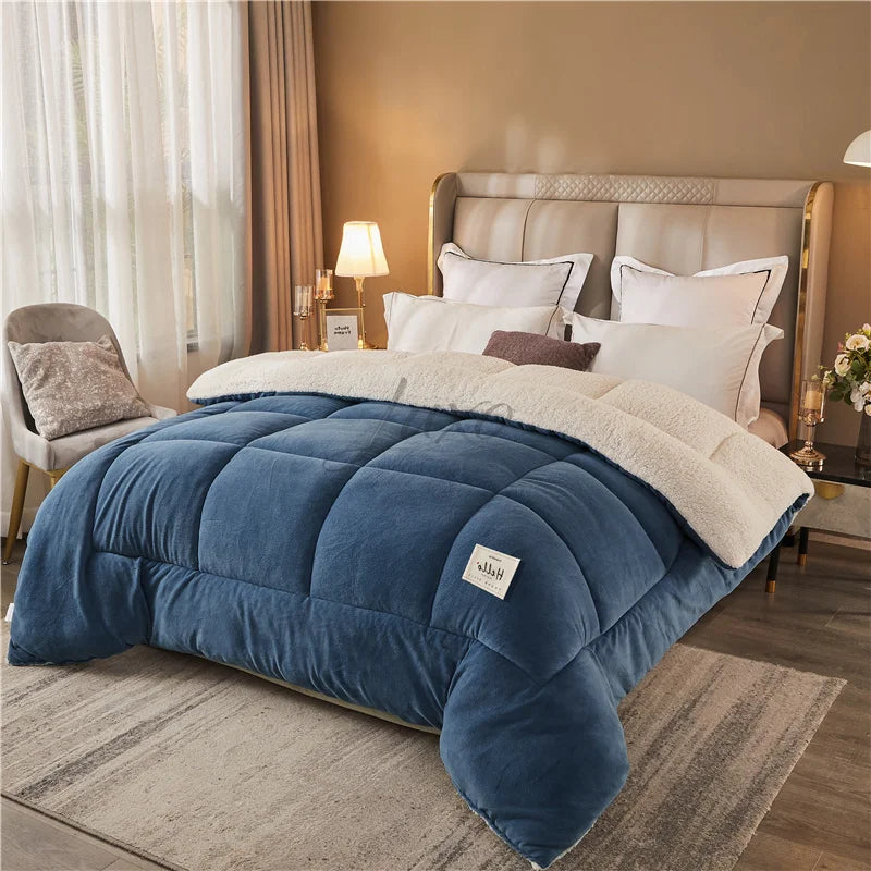 Thick Winter Fleece Blanket – Plush Faux Lamb Comfort