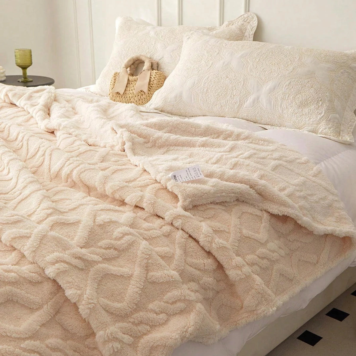 Single-Layer Coral Fleece Blanket – Lightweight Multi-Purpose Bed Cover, Sofa Cover & Nap Blanket