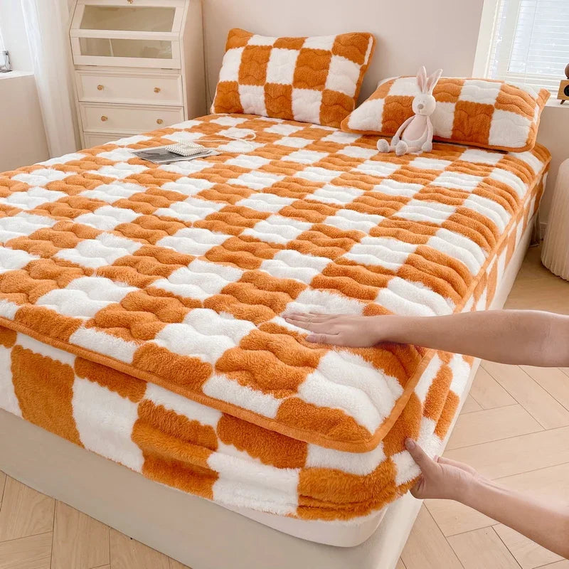 WASART Plush Warm Mattress Protector – Black & White Plaid Elastic Fitted Bed Pad