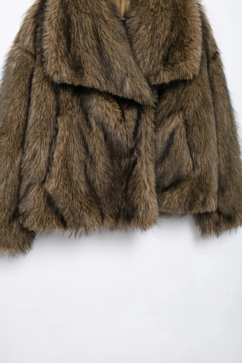 Women's Oversized Faux Fur Jacket – Single-Breasted Elegant Warm Coat
