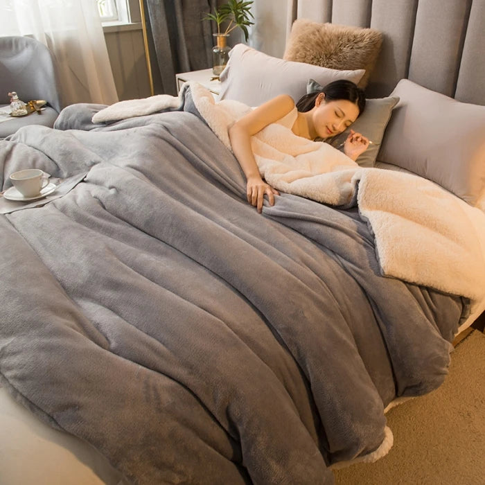 Wool Throw Blanket – Double-Sided Warm Winter Bed Blanket & Sofa Cover, Camping & Queen