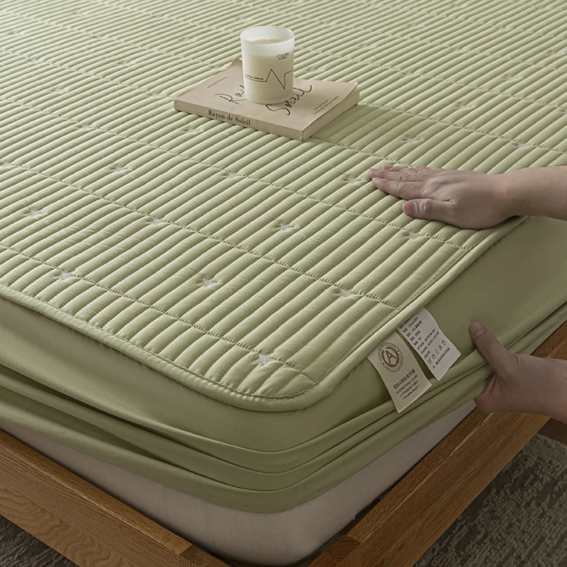 Waterproof Thickened Mattress Pad Protector – Embroidered Breathable Fitted Bed Cover, 140–180x200cm