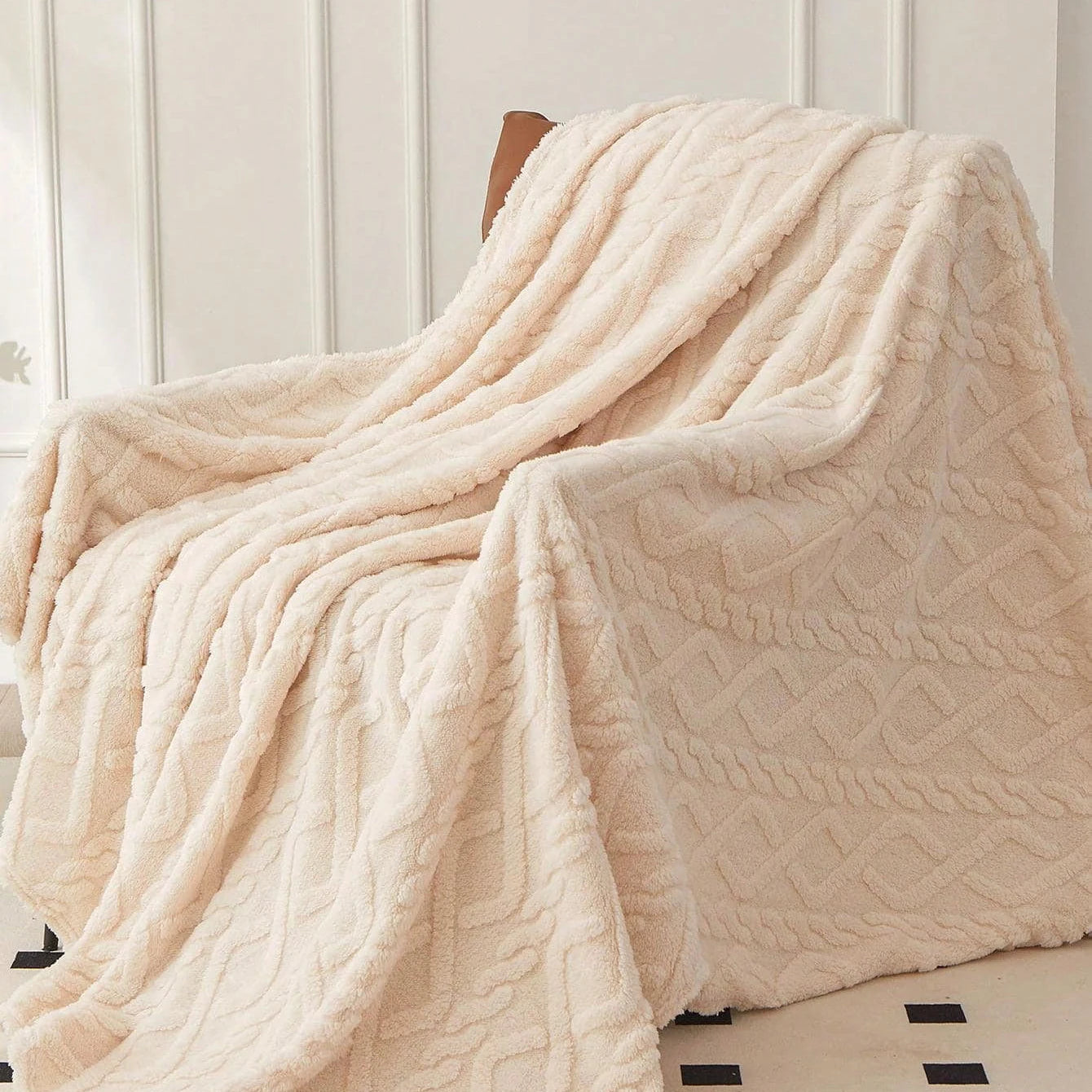 Single-Layer Coral Fleece Blanket – Lightweight Multi-Purpose Bed Cover, Sofa Cover & Nap Blanket