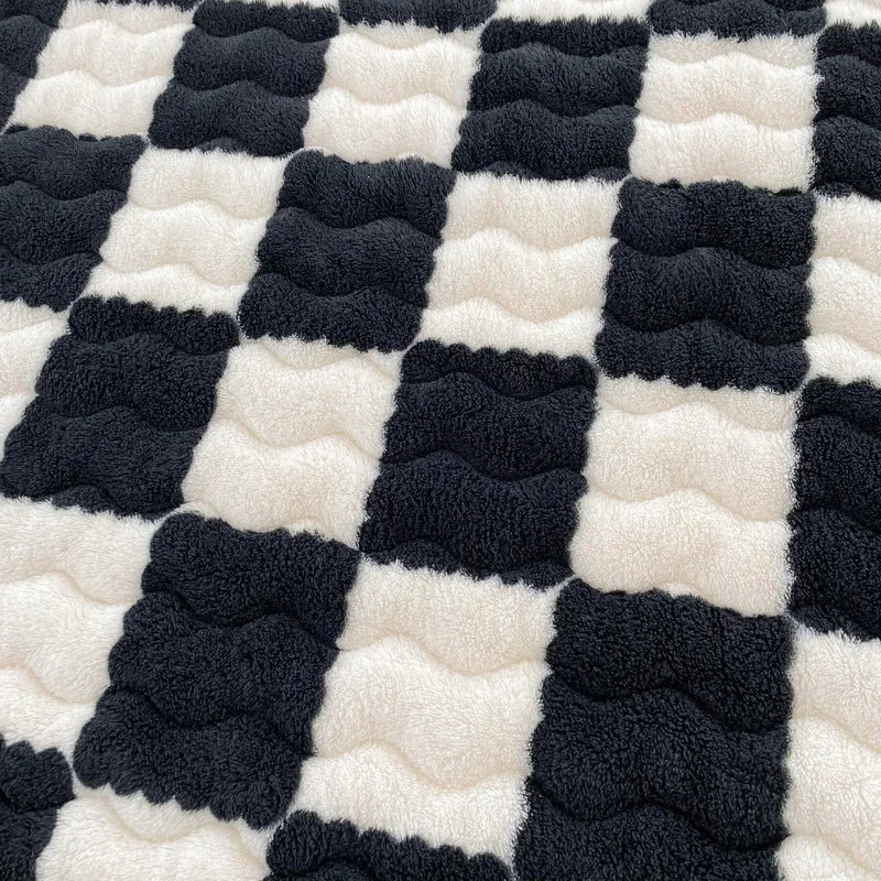 WASART Plush Warm Mattress Protector – Black & White Plaid Elastic Fitted Bed Pad