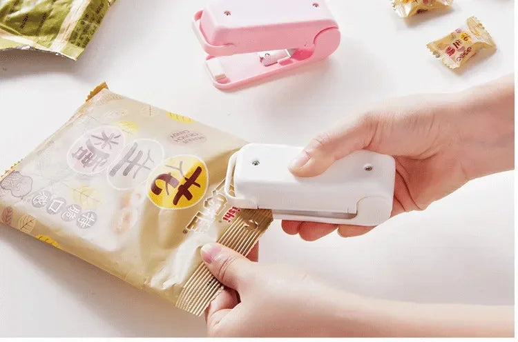 Keep Food Fresh Longer — Mini Portable Heat Bag Sealing Machine | Airtight Seal, Thermal Plastic Food Bag Closure, Battery Powered